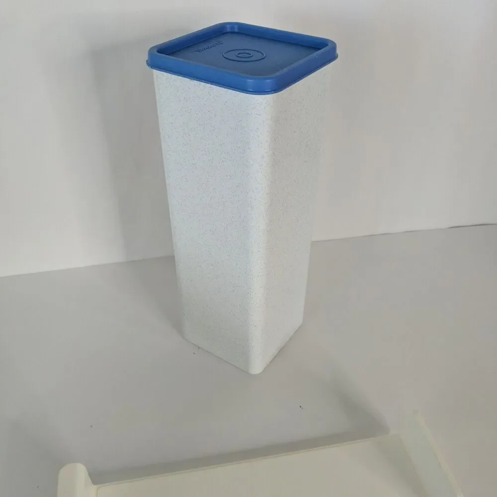 Tupperware Cheese Keeper Block Storage Container Holder 1696-3 Blue Lid Velveeta
